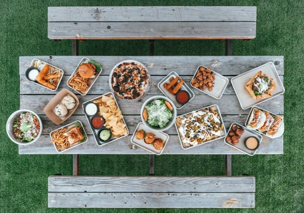 photo-1576866209830-589e1bfbaa4d